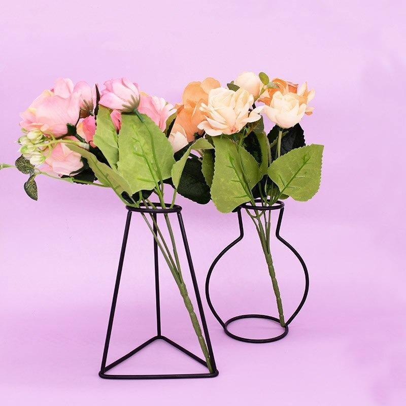 Minimal Iron Line Vase Holder